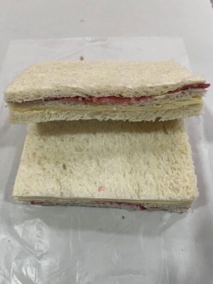 Sandwich de miga de Salame y Queso